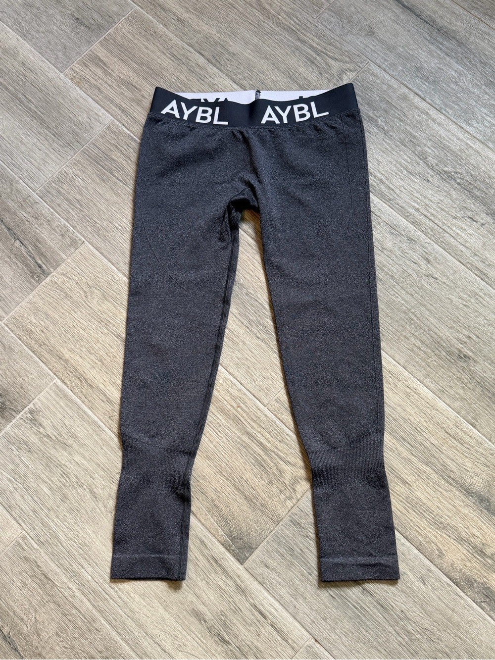 AYBL staple seamless low-rise contour leggings in a speckle black Size Medium